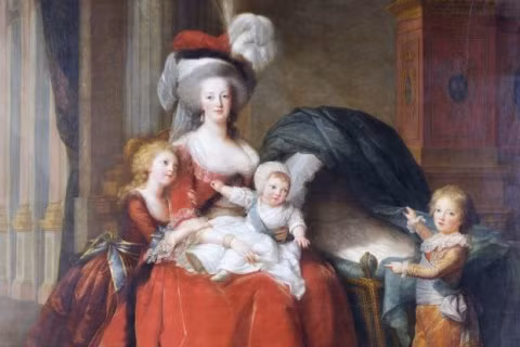 Thậm chí, một số sử gia cho rằng Hoàng hậu Marie Antoinette đã sinh cho người tình một người con nhưng Vua Louis XVI không hề hay biết cứ ngỡ đó là con của mình.