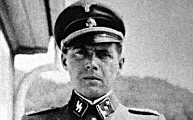 He lo so phan bac si “tu than” man ro nhat thoi Hitler