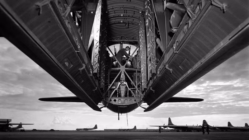 Cụ thể, vào năm 1950, một máy bay ném bom B-36 gặp sự cố rơi ở British Columbia, Canada khi đang thực hiện một nhiệm vụ huấn luyện thời bình.