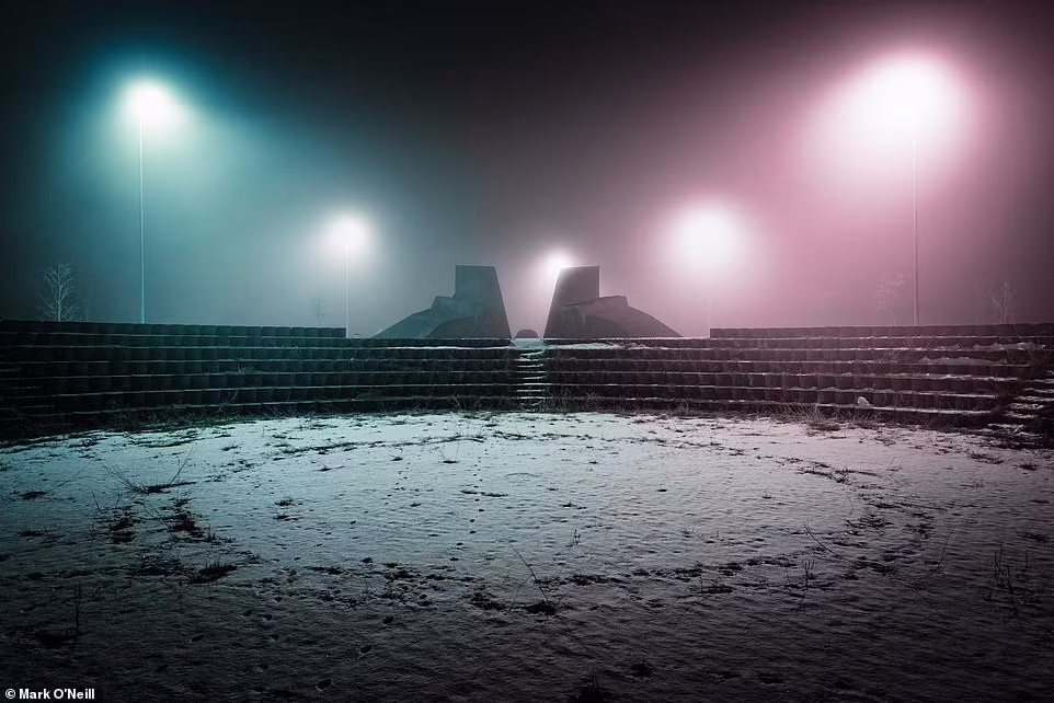 Stratište là khu phức hợp tưởng niệm có kiến trúc độc đáo, lạ mắt ở Jabuka, Serbia hấp dẫn nhiều người ghé thăm. video: Thụy Sĩ mở lớp dạy ngôn ngữ của người ngoài hành tinh (nguồn: VTC14)