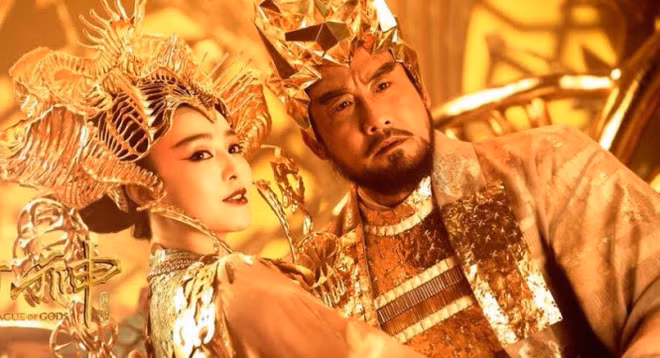 Dưới thời nhà Thương, Đát Kỷ và Trụ Vương là hai tên tuổi lớn làm "khuynh đảo" triều chính. Nguyên do là bởi Đát Kỷ dùng nhan sắc và mưu kế khiến Trụ Vương si mê.