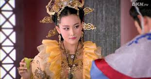 Trong số này, nổi tiếng là việc Đát Kỷ nghĩ ra những kiểu tra tấn hãi hùng như: "sai bồn" (cho nạn nhân vào một chậu đầy bọ cạp độc) hay "bào cách" (bắt tội nhân đi trên cột sắt nung nóng đỏ).