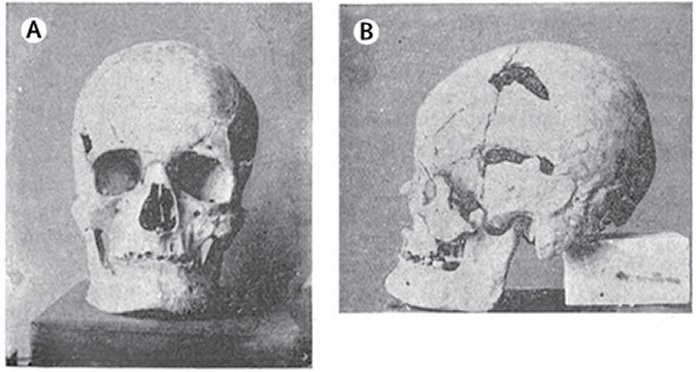 Chính vì vậy, giới chuyên gia tin rằng ngôi mộ thuộc về vị vua Sanakht. Các chuyên gia tìm thấy một bộ hài cốt bên trong lăng mộ với chiều cao lên tới 1,87m.