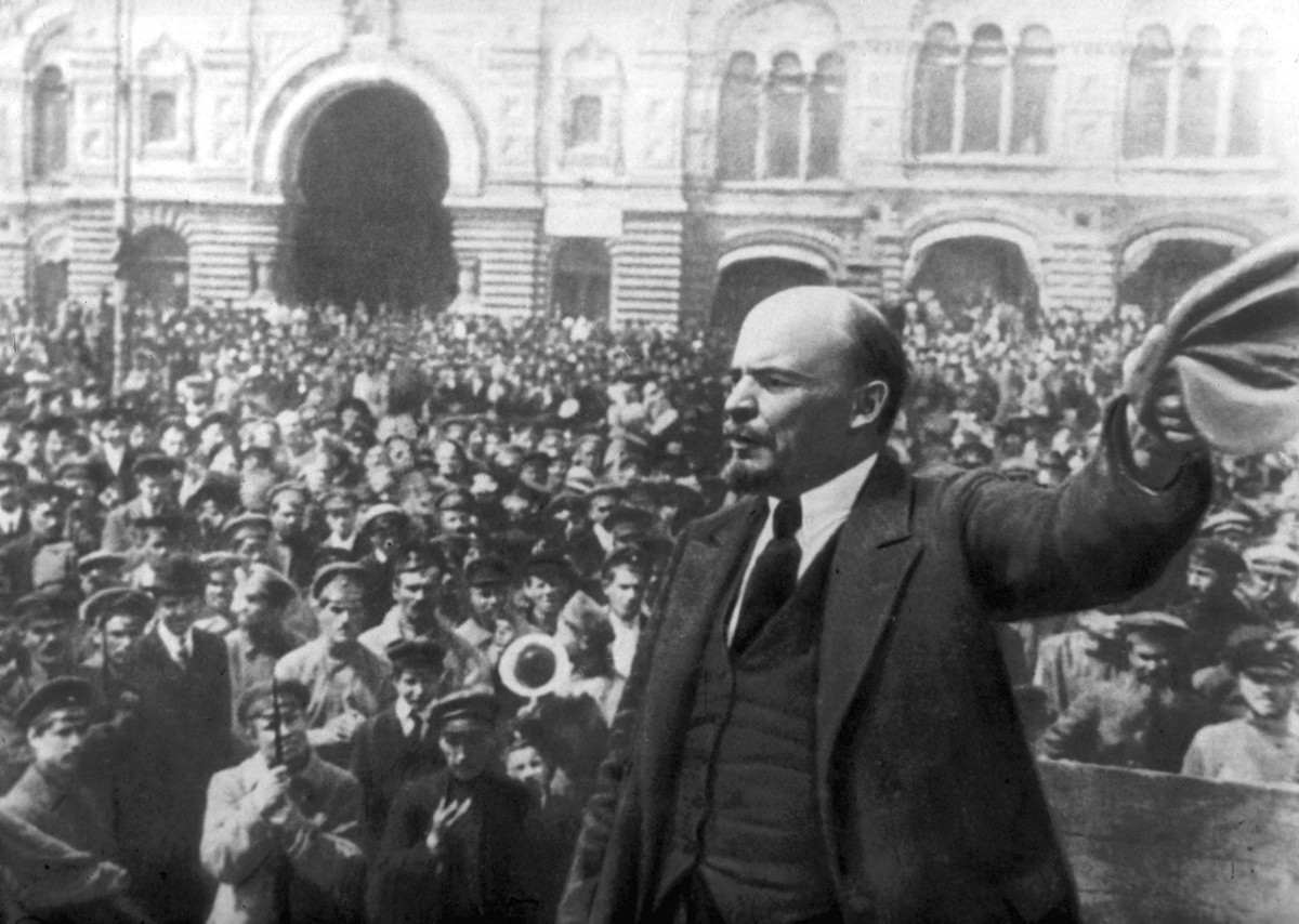 Vụ ám sát Lenin diễn ra trong bối cảnh thế lực thù địch lo ngại Đảng Bolshevik sẽ ký hiệp định đình chiến với Đức khi Thế chiến 1 gần đi đến hồi kết.