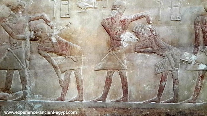 Sau khi trải qua kiểu tra tấn hãi hùng trên, gương mặt của phạm nhân sẽ trở nên gớm ghiếc, xấu xí, thậm chí là khiến người khác sợ hãi khi nhìn thấy.