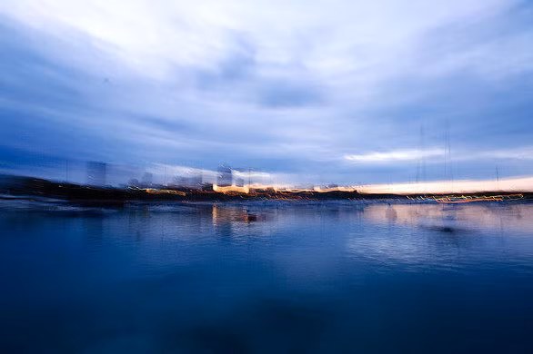 Điển hình là thảm kịch xảy ra ngày 28/4/1937. Khi ấy, thuyền trưởng George R. Donner phụ trách tàu O.M. McFarland đang trên đường từ thành phố Erie, bang Pennsylvania tới cảng Washington, bang Wisconsin.