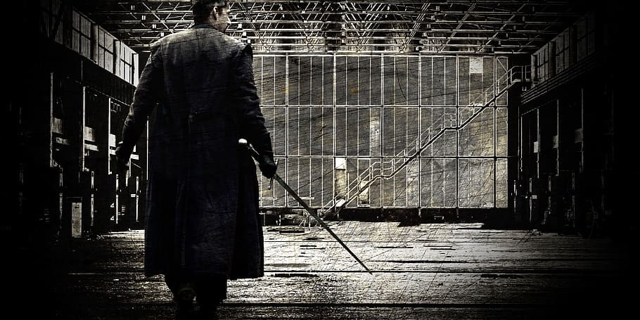 Về sau, bất cứ người nào động tới thanh kiếm trên đều trở nên điên cuồng, không kiểm soát được hành vi và gây ra cảnh tượng chém giết rùng rợn.