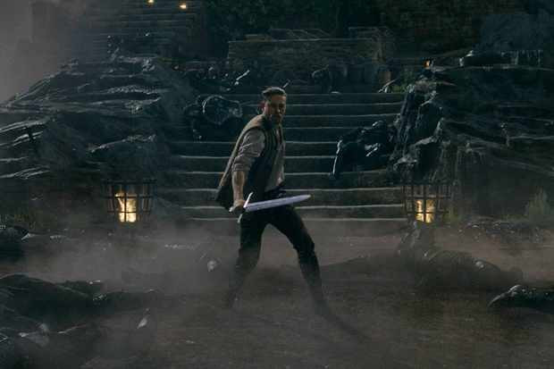 Một số người cho rằng thanh kiếm làm từ xương người trên bị "nguyền rủa" nên nó mới "khát máu" đến như vậy.