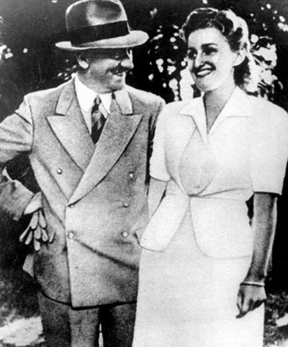 Eva Braun yêu cuồng si Hitler và sẵn sàng làm mọi thứ vì người tình. Bà thậm chí quyết định tự sát cùng Hitler khi nhà độc tài Đức quốc xã đi đến con đường cùng vào năm 1945.