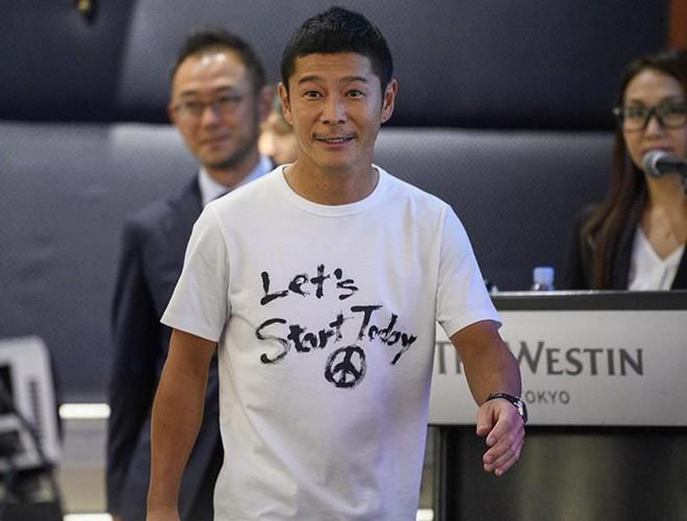 Ty phu Nhat bat ngo huy ke hoach tim ban gai du hanh Mat Trang