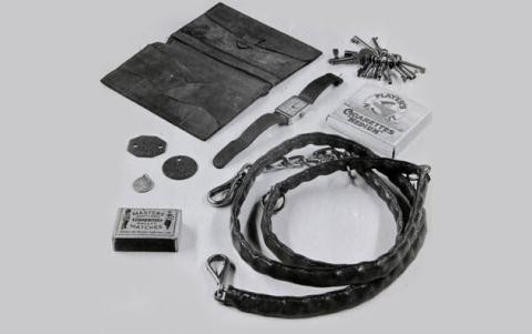 Bên cạnh thi thể còn có 1 cặp tài liệu đề cập đến kế hoạch quân đồng minh chuẩn bị dồn quân tới Hy Lạp. Đây là thông tin giả mà Anh và quân Đồng minh muốn đánh lừa tình báo phát xít Đức.