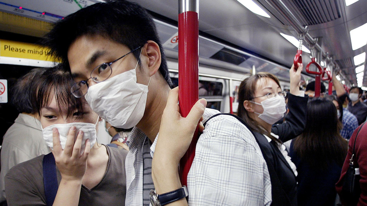 Khi ấy, Trung Quốc có hơn 5.300 người nhiễm bệnh. Trong số này, 349 người tử vong vì dịch bệnh nguy hiểm này.