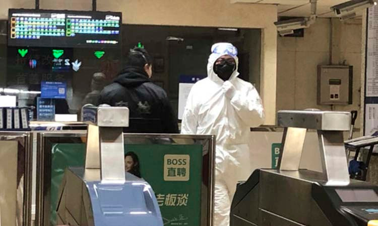 Theo đó, Bộ Y tế Việt Nam phối hợp chặt chẽ với Tổ chức Y tế thế giới để kiểm soát dịch bệnh. Dù vậy, số bệnh nhân tại Việt Nam tiếp tục tăng thêm, bao gồm việc đại dịch SARS lây lan sang 37 bác sĩ, y tá, nhân viên của bệnh viện Việt - Pháp.