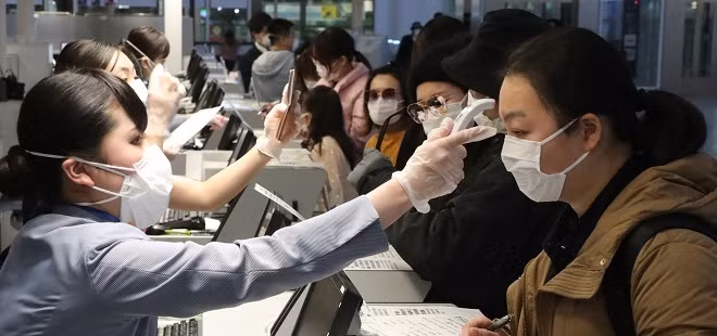 Những ngày gần đây, dư luận Việt Nam cũng như thế giới rúng động khi virus corona gây viêm phổi xuất phát từ thành phố Vũ Hán (Trung Quốc) đang càn quét trên toàn thế giới. Tính đến ngày 1/2, ít nhất 259 người chết và gần 12.000 người lây nhiễm virus corona.