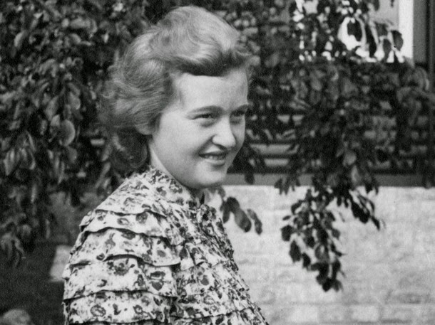 Nếu hình xăm đẹp thì Ilse Koch sẽ tra tấn và giết hại tù nhân xấu rồi lột lấy vùng da đó để lấy hình xăm làm đồ lưu niệm như găng tay, ví, chao đèn và đồ bọc sách.