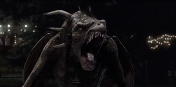 Tại hiện trường, người ta phát hiện những dấu máu cũng như dấu vết của móng vuốt sắc nhọn được cho là của quái vật Jersey Devil.