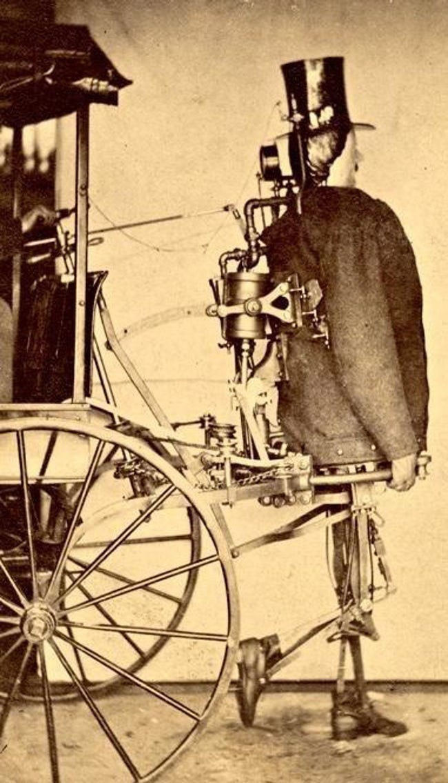 Steam Man (Người hơi nước) là robot đầu tiên xuất hiện tại Mỹ ngày 24/3/1868.