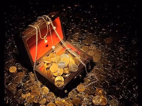 Kể từ đó, nhiều người truy tìm các manh mối để sớm tìm ra kho báu được Hiệp sĩ dòng Đền cất giấu.