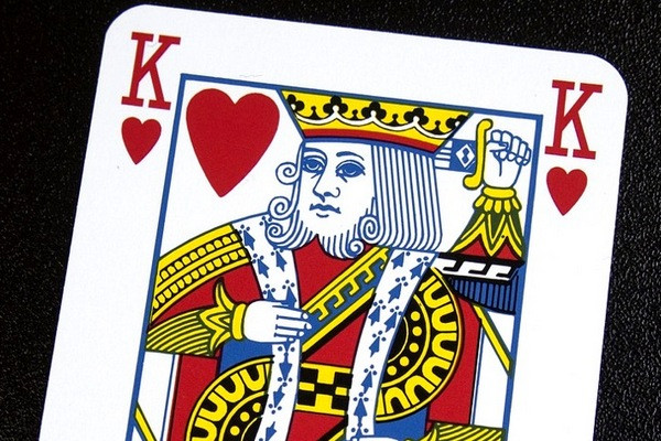 Một giả thuyết khác lại cho rằng, lá bài K cơ tượng trưng cho Ajax đại đế. Người anh hùng Hy Lạp này si mê nàng Helen - người phụ nữ gây ra cuộc chiến thành Troy. Nàng Helen được cho là xuất hiện trên lá bài Q cơ.