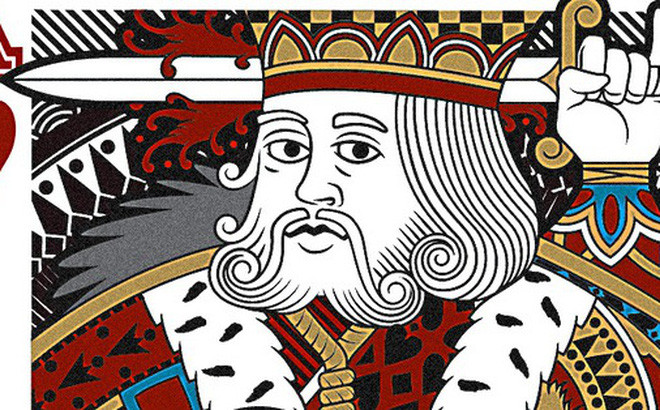 Về thanh kiếm trên đầu nhà vua, một số người cho rằng vua Charles VII của Pháp mới chính là người xuất hiện trên lá bài K cơ. Vị vua này mắc bệnh tâm thần nặng nên trong lúc điên loạn đã dùng kiếm tự sát bằng cách đâm vào đầu.