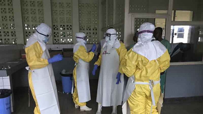 Các chuyên gia cho hay virus Ebola có khả năng vẫn còn tồn tại trong các dịch cơ thể, điển hình là trong tinh trùng của nam giới đã khỏi bệnh.