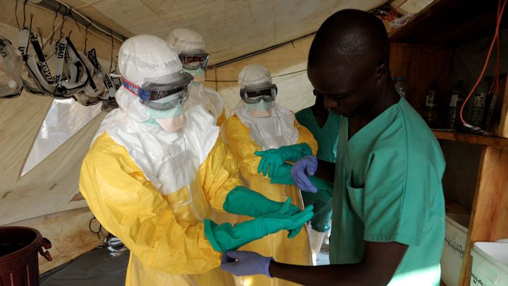 Nguyên do là bởi 70% dân số Tây Phi trở thành nạn nhân của đại dịch Ebola.