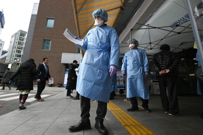 Thêm nữa, các thành viên của giáo phái Tân Thiên Địa được biết đến với tinh thần “không sợ bệnh tật”. Nguyên do là bởi các thành viên tin rằng bị bệnh là một "tội lỗi" vì nó "ngăn cản họ làm công việc của Chúa".