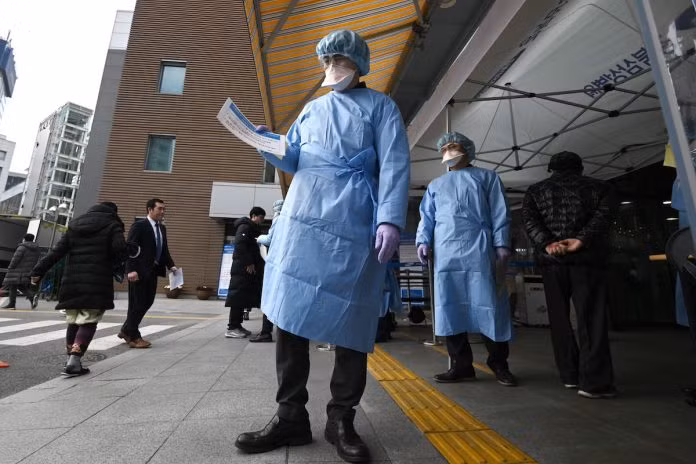 Thêm nữa, các thành viên của giáo phái Tân Thiên Địa được biết đến với tinh thần “không sợ bệnh tật”. Nguyên do là bởi các thành viên tin rằng bị bệnh là một "tội lỗi" vì nó "ngăn cản họ làm công việc của Chúa".