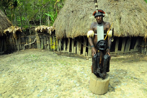 Người Dani tin rằng những xác ướp hun khói nguyên vẹn của các tù trưởng hoặc người hùng của bộ lạc sẽ phù hộ, che chở cho bộ lạc có cuộc sống bình an, hạnh phúc.