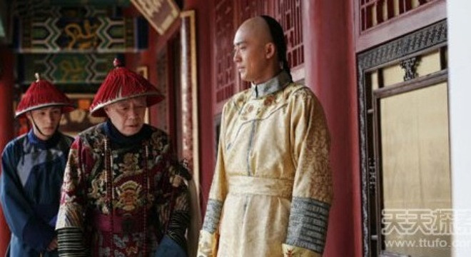 Được hoàng hậu sủng ái, Cao Bồ Tát kết bè cánh, ngày càng lộng quyền và gây nhiều "sóng gió" không chỉ ở hậu cung mà còn ở cả triều chính.