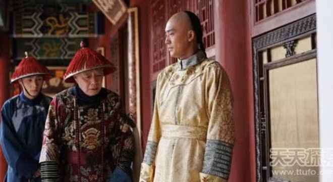 Được hoàng hậu sủng ái, Cao Bồ Tát kết bè cánh, ngày càng lộng quyền và gây nhiều "sóng gió" không chỉ ở hậu cung mà còn ở cả triều chính.