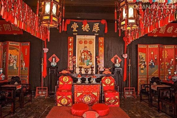 Sau đó, người ta sẽ tiến hành chôn cất 2 người đã chết trong cùng một mộ.