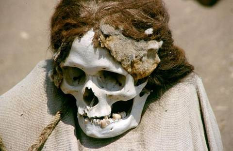 Theo các chuyên gia, những hài cốt này thuộc về các thổ dân thuộc nền văn hóa Ica-Chincha sống cách đây 1.000 năm.