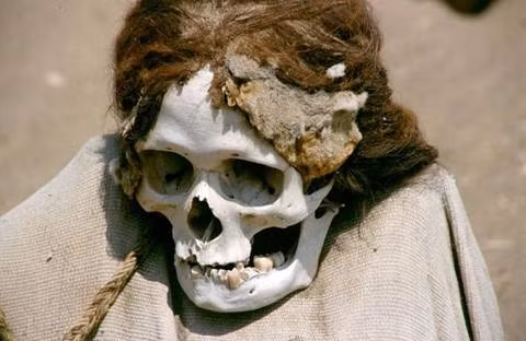 Theo các chuyên gia, những hài cốt này thuộc về các thổ dân thuộc nền văn hóa Ica-Chincha sống cách đây 1.000 năm.