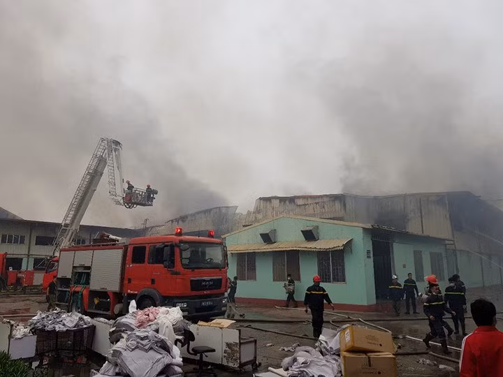 Nha may may Vina Korea Vinh Phuc bung chay luc rang sang