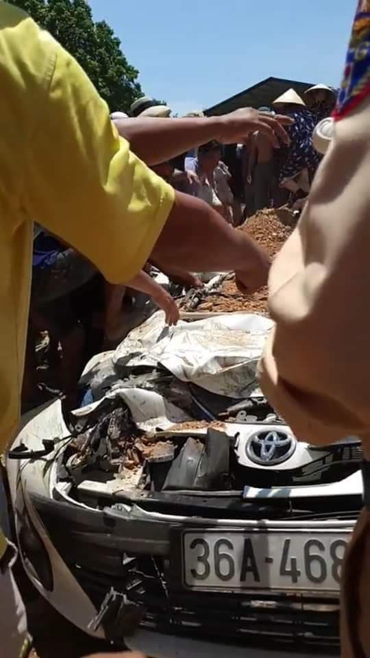 Thông tin ban đầu, chủ xe Toyota Vios là Lê Ngọc Hoàn, hộ khẩu thường trú tại Thôn 2 Xuân Thọ Triệu Sơn. Chiếc xe được đăng kiểm lần đầu vào 12/2009.