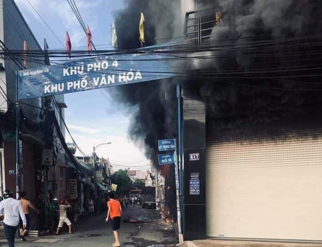 7 nguoi mac ket trong nha chay o TP HCM: Cach thoat nan khi hoa hoan?