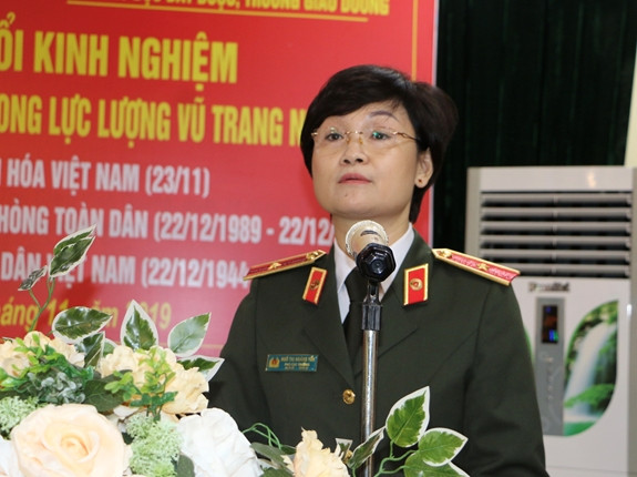 Ngô Thị Hoàng Yến là nữ thiếu tướng Công an nhân dân Việt Nam. Bà hiện giữ chức vụ Cục trưởng Cục Hồ sơ nghiệp vụ, Bộ Công an. Bà nguyên là Phó Cục trưởng Cục Công tác Đảng và công tác chính trị, Bộ Công an. Bà là người phụ nữ thứ năm trong Lực lượng Công an nhân dân Việt Nam được phong quân hàm Thiếu tướng, sau bà Bùi Tuyết Minh, Trần Thị Ngọc Đẹp, Hoàng Thị Thủy, và Nhữ Thị Minh Nguyệt.