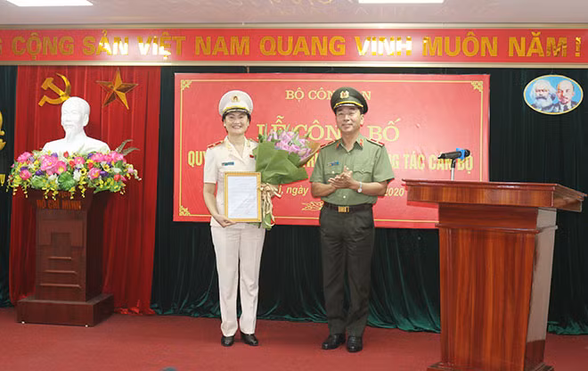 Biet gi ve nu thieu tuong giu chuc Cuc truong tai Bo Cong an-Hinh-2