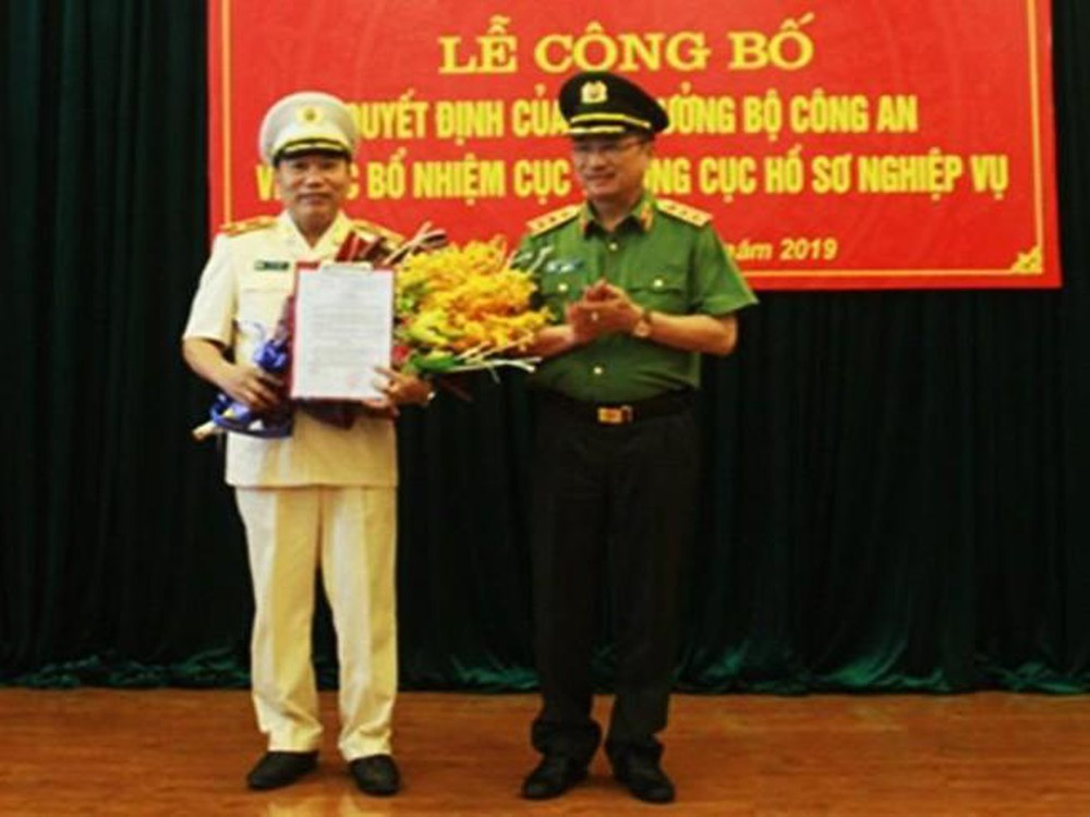 Trước mắt, cần tập trung một số công tác trọng tâm như: Tập trung lãnh đạo, chỉ đạo và tổ chức thành công Đại hội chi bộ và Đại hội Đảng bộ nhiệm kỳ 2020 - 2025 theo đúng kế hoạch; tiếp tục phối hợp nghiên cứu, xây dựng các văn bản quy phạm pháp luật được phân công, đặc biệt là Luật cư trú (sửa đổi); tổ chức triển khai thực hiện hiệu quả, đúng tiến độ đối với Dự án Cơ sở dữ liệu quốc gia về dân cư; nghiên cứu, thực hiện các giải pháp đổi mới, nâng cao hiệu quả công tác quản lý hành chính về trật tự xã hội…