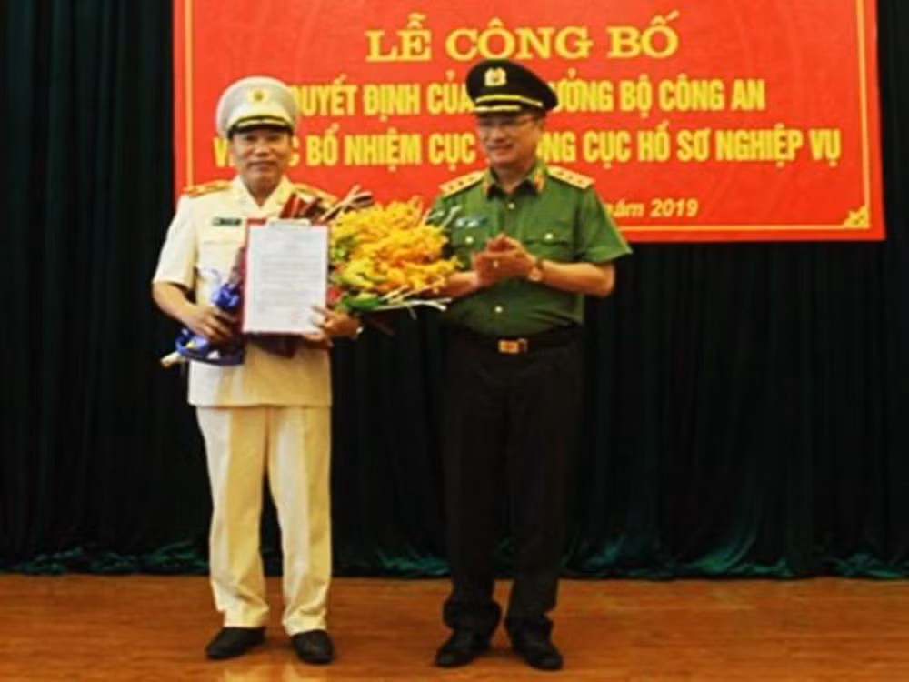 Trước mắt, cần tập trung một số công tác trọng tâm như: Tập trung lãnh đạo, chỉ đạo và tổ chức thành công Đại hội chi bộ và Đại hội Đảng bộ nhiệm kỳ 2020 - 2025 theo đúng kế hoạch; tiếp tục phối hợp nghiên cứu, xây dựng các văn bản quy phạm pháp luật được phân công, đặc biệt là Luật cư trú (sửa đổi); tổ chức triển khai thực hiện hiệu quả, đúng tiến độ đối với Dự án Cơ sở dữ liệu quốc gia về dân cư; nghiên cứu, thực hiện các giải pháp đổi mới, nâng cao hiệu quả công tác quản lý hành chính về trật tự xã hội…