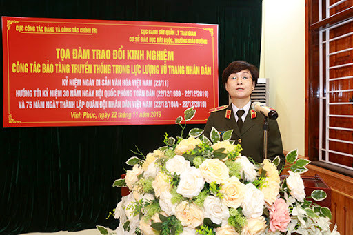 Tháng 8 năm 2019, Ngô Thị Hoàng Yến là đại tá, Phó Cục trưởng Cục công tác Đảng và công tác chính trị, Bộ Công an. Tháng 11 năm 2019, Ngô Thị Hoàng Yến là Thiếu tướng Công an nhân dân Việt Nam, Phó Cục trưởng Cục Công tác Đảng và công tác chính trị, Bộ Công an. Ngày 4/6/2020, bà được Bộ trưởng Tô Lâm bổ nhiệm giữ chức vụ Cục trưởng Cục Hồ sơ nghiệp vụ, Bộ Công an thay thiếu tướng Tô Văn Huệ.