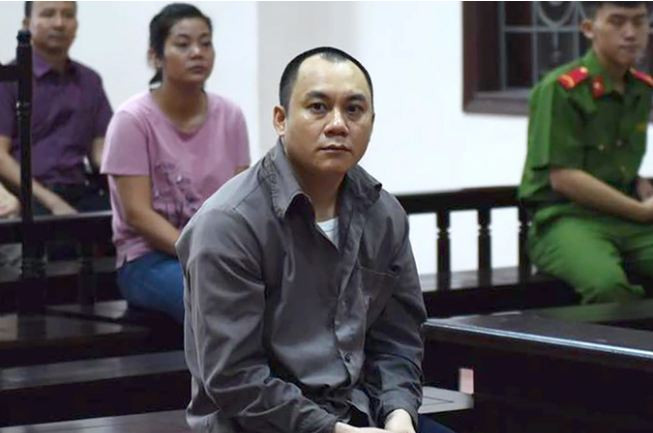 Xe Innova di lui tren cao toc: Y an 54 thang tu voi tai xe Hoang