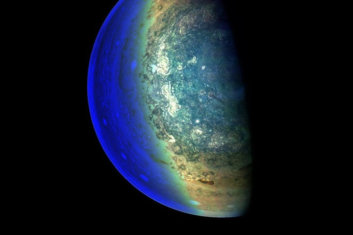 Các khối mây tập trung ở cực nam của Mộc Tinh.