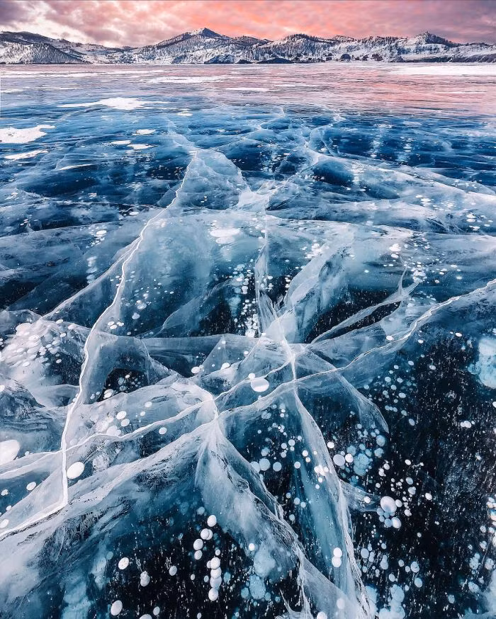 Nhiều người tìm đến hồ Baikal vào mùa đông để có được những tác phẩm tuyệt đẹp.