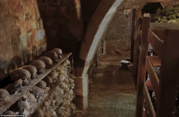 Một số người cho rằng, những bộ xương không hề có dấu hiệu thương tích chứng minh họ là nạn nhân của bệnh dịch hạch. Tuy vậy, các nghiên cứu lại chỉ ra, các bộ xương ở đây là tổ tiên của những người hành hương và dân làng. Họ cùng đưa tổ tiên tới các nhà nguyện để cầu bình an. Hiện tại, các nhà nghiên cứu thuộc Đại học Sheffield đang tiến hành trùng tu, cải tạo hầm xương để tất cả mọi người có thể tận mắt chiêm ngưỡng địa điểm bí ẩn này được “thoải mái” hơn. Ảnh: Sheffield University