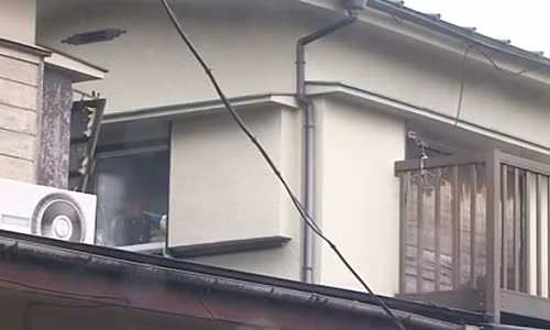 Căn hộ nơi người con giữ xác cha suốt 2 tháng không chôn cất vì... quá bận. Ảnh: Mirror