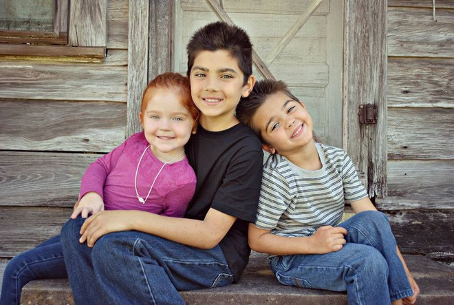 Chân dung cậu nhóc và cũng là anh cả trong gia đình từng bị mẹ "phạt" gây bão cộng đồng mạng.