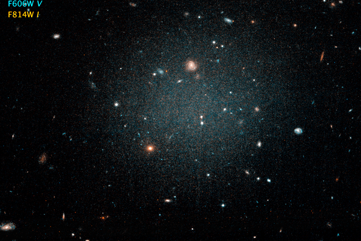 Thiên hà NGC 1052-DF2 được dự đoán là chứa “vật chất tối” nhiều gấp 400 lần so với những gì quan sát được.