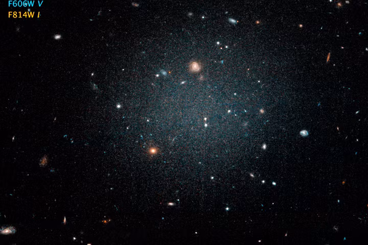 Thiên hà NGC 1052-DF2 được dự đoán là chứa “vật chất tối” nhiều gấp 400 lần so với những gì quan sát được.